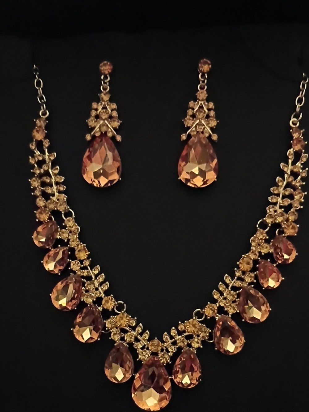 Elegant Gold-Tone Amber Teardrop Necklace & Earrings Set